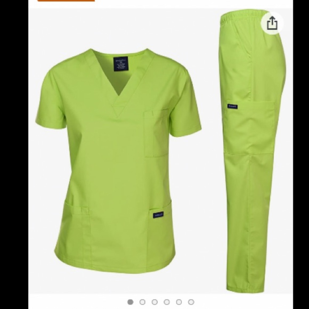 Women’s Apple Green Dagacci Scrubs, size M